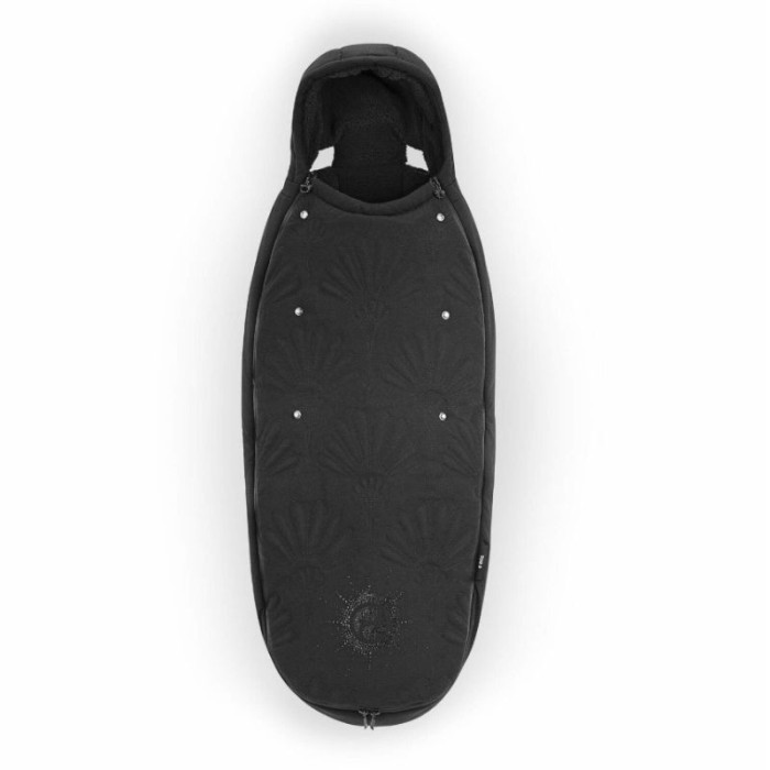 La Parisienne footmuff