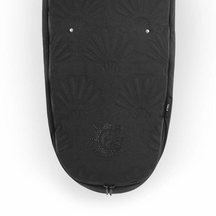 La Parisienne footmuff